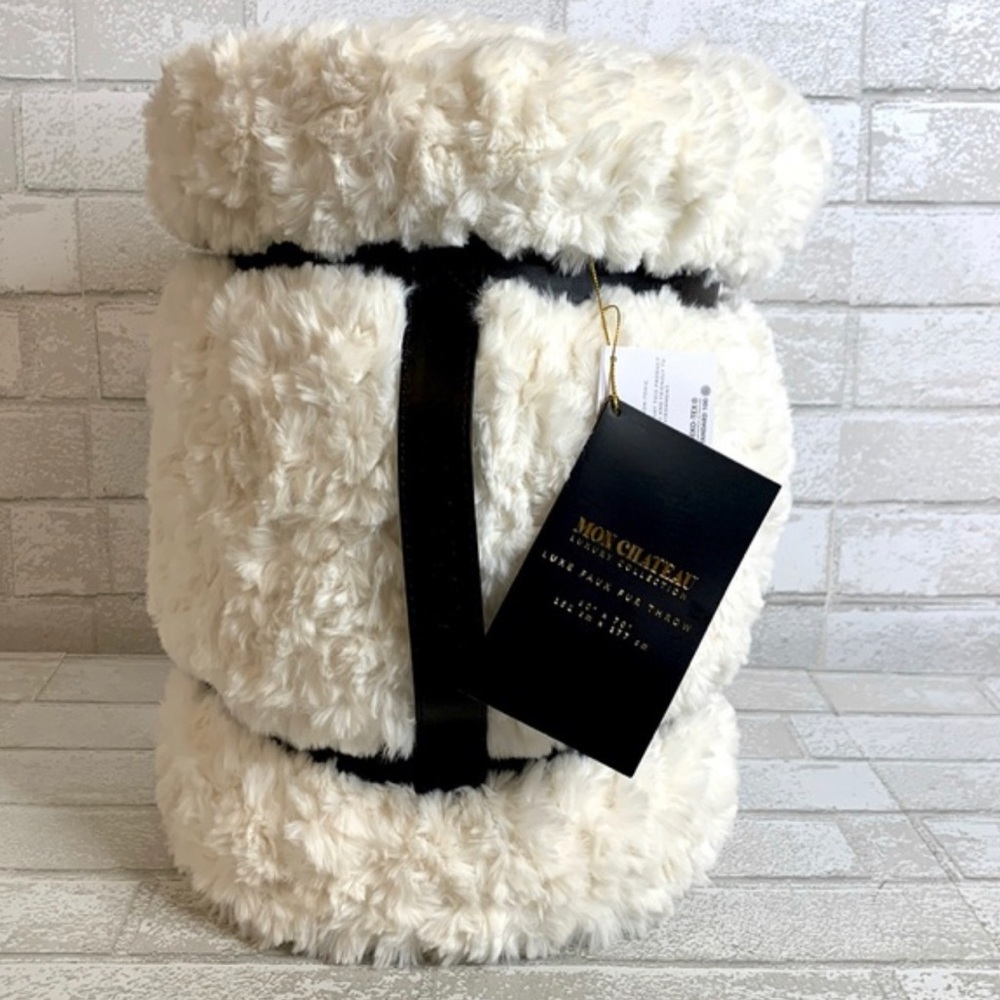 Mon Chateau Fuax Fur Throw NWT 60”x70”
